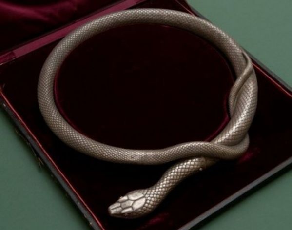 Шпага в форме змеи